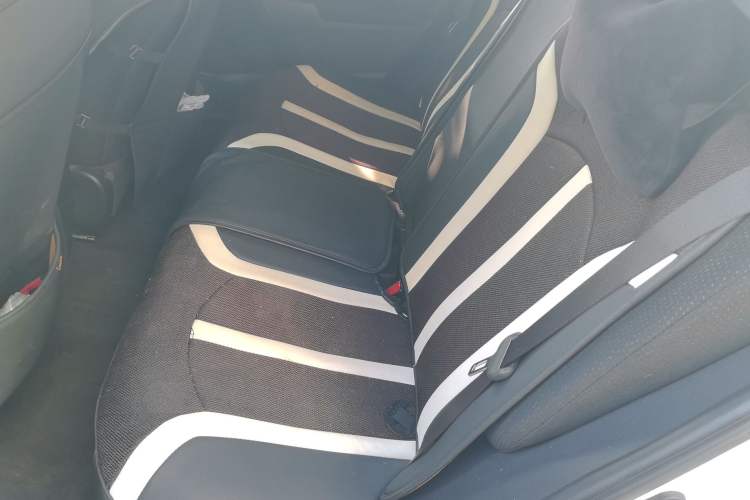 Used Toyota Levin 2017 Revised 185T CVT Elite Edition China V Standard Left Rear Seat