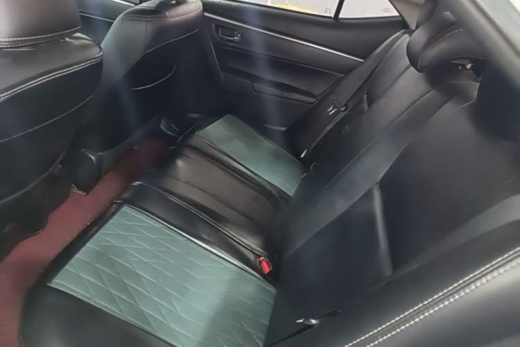 Used Toyota Levin 2017 Revised Dual-Engine 1.8H GS E-CVT Elite Sunroof Version China V Standard Left Rear Seat