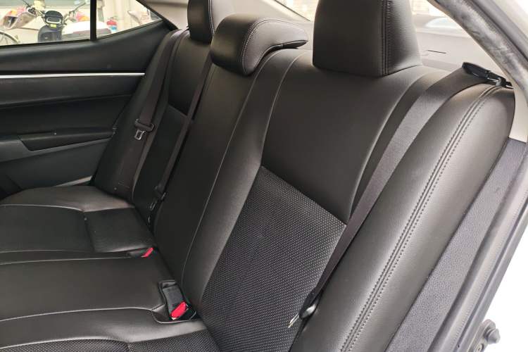 Used Toyota Levin 2017 Revised Dual-Engine 1.8H GS E-CVT Elite Sunroof Version China V Standard Left Rear Seat
