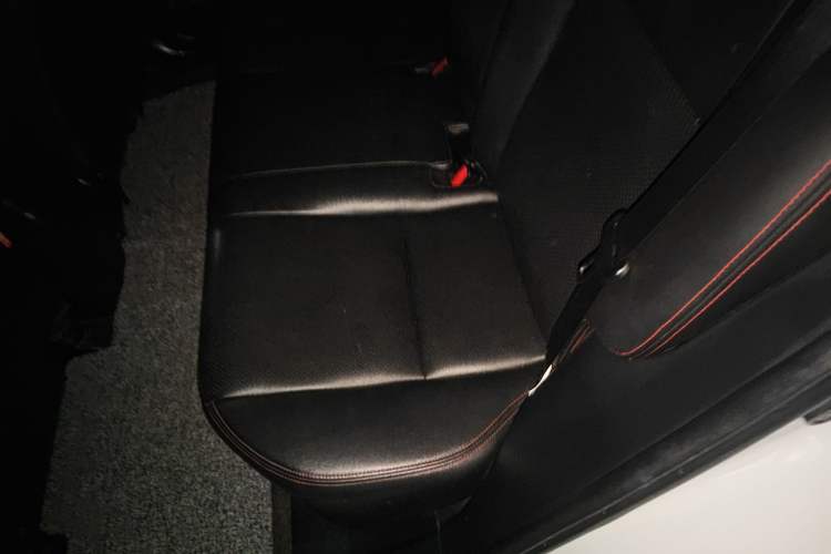 Used Toyota Levin 2017 Revised 185T CVT Elite Edition China V Standard Left Rear Seat