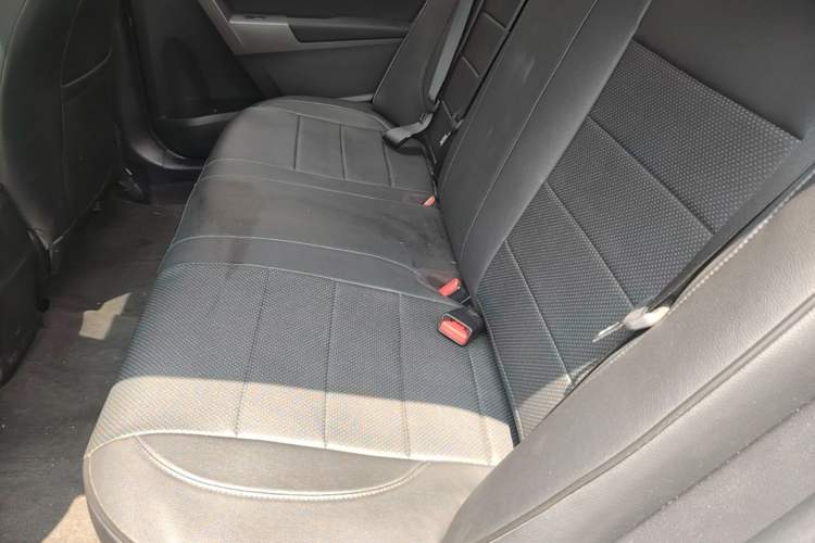 Used Toyota Levin 2017 Revised Dual-Engine 1.8H GS E-CVT Elite Sunroof Version China V Standard Left Rear Seat