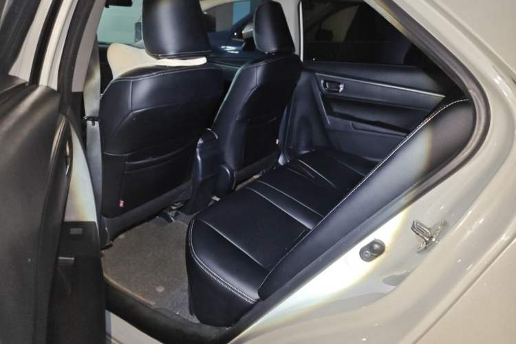 Used Toyota Levin 2017 Revised Dual-Engine 1.8H GS E-CVT Elite Sunroof Version China V Standard Left Rear Seat