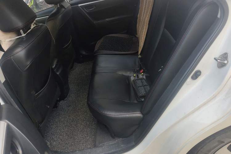 Used Toyota Levin 2017 Revised Dual-Engine 1.8H GS E-CVT Elite Sunroof Version China V Standard Left Rear Seat