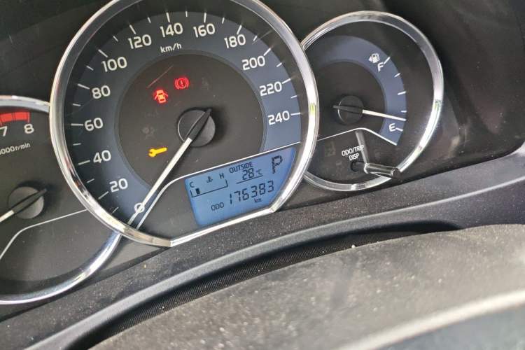 Used Toyota Levin 2017 Revised 185T CVT Elite Edition China V Standard Odometer Close Up