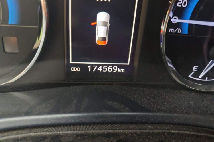Used Toyota Levin 2017 Revised Dual-Engine 1.8H GS E-CVT Elite Sunroof Version China V Standard Odometer Close Up