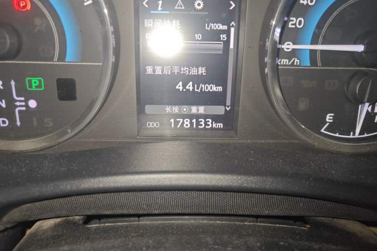 Used Toyota Levin 2017 Revised Dual-Engine 1.8H GS E-CVT Elite Sunroof Version China V Standard Odometer Close Up