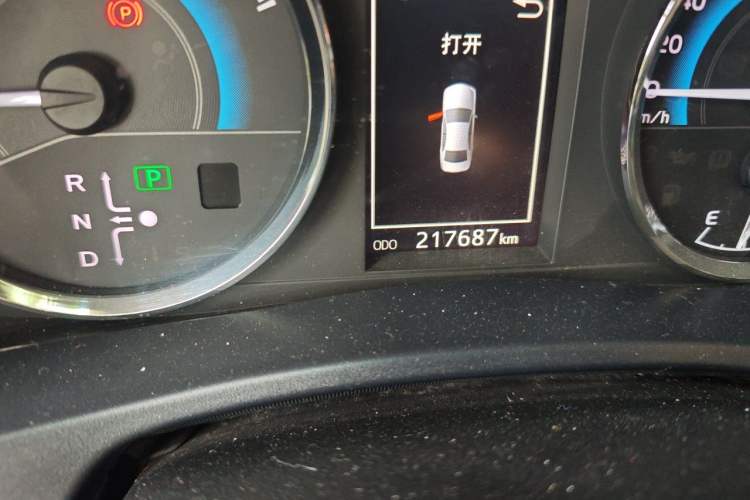 Used Toyota Levin 2017 Revised Dual-Engine 1.8H GS E-CVT Elite Sunroof Version China V Standard Odometer Close Up