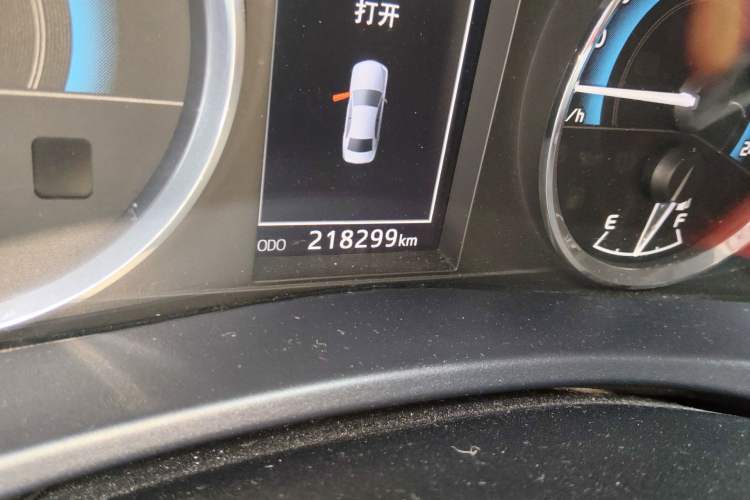 Used Toyota Levin 2017 Revised Dual-Engine 1.8H GS E-CVT Elite Sunroof Version China V Standard Odometer Close Up