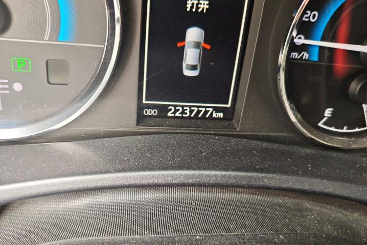 Used Toyota Levin 2017 Revised Dual-Engine 1.8H GS E-CVT Elite Sunroof Version China V Standard Odometer Close Up