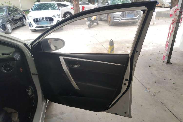 Used Toyota Levin 2017 Revised Version 185T CVT Elite Edition China VI Standard Right Front Door Interior