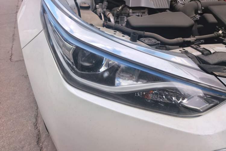 Used Toyota Levin 2017 Revised Dual-Engine 1.8H GS E-CVT Elite Sunroof Version China V Standard Right Front Headlight