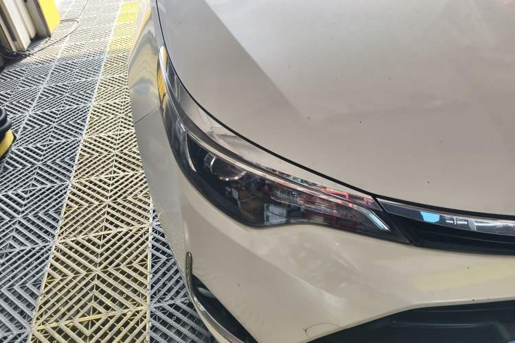 Used Toyota Levin 2017 Revised 185T CVT Elite Edition China V Standard Right Front Headlight