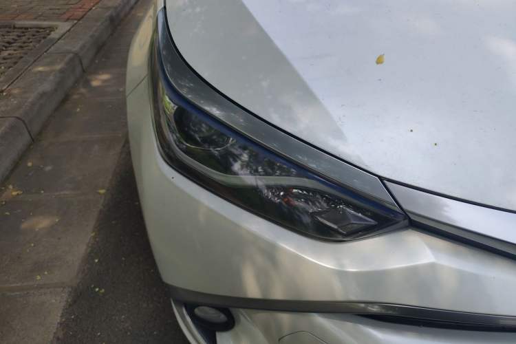 Used Toyota Levin 2017 Revised Dual-Engine 1.8H GS E-CVT Elite Sunroof Version China V Standard Right Front Headlight