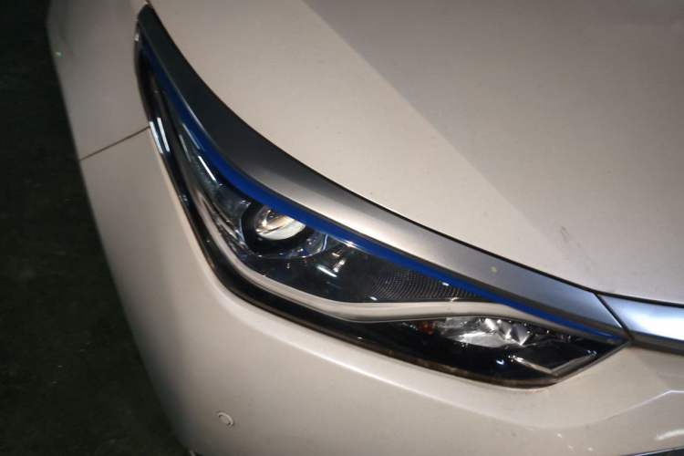 Used Toyota Levin 2017 Revised Dual-Engine 1.8H GS E-CVT Elite Sunroof Version China V Standard Right Front Headlight