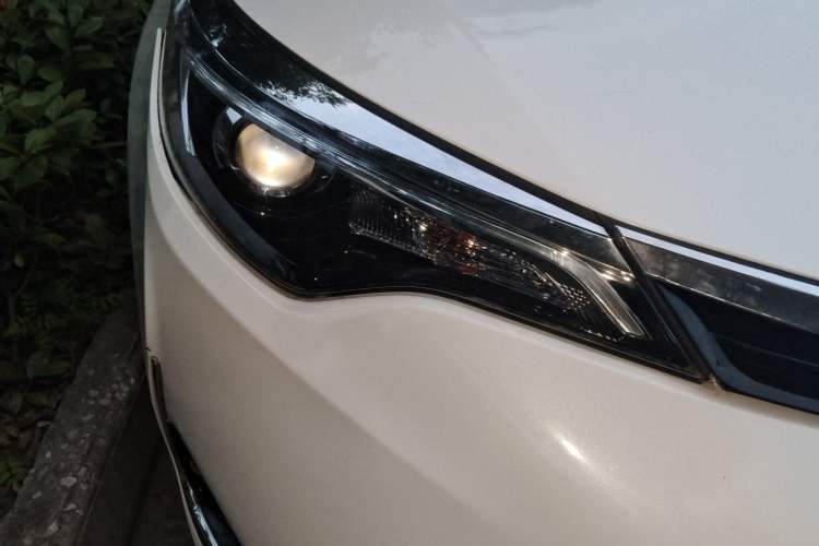 Used Toyota Levin 2017 Revised Version 185T CVT Elite Edition China VI Standard Right Front Headlight