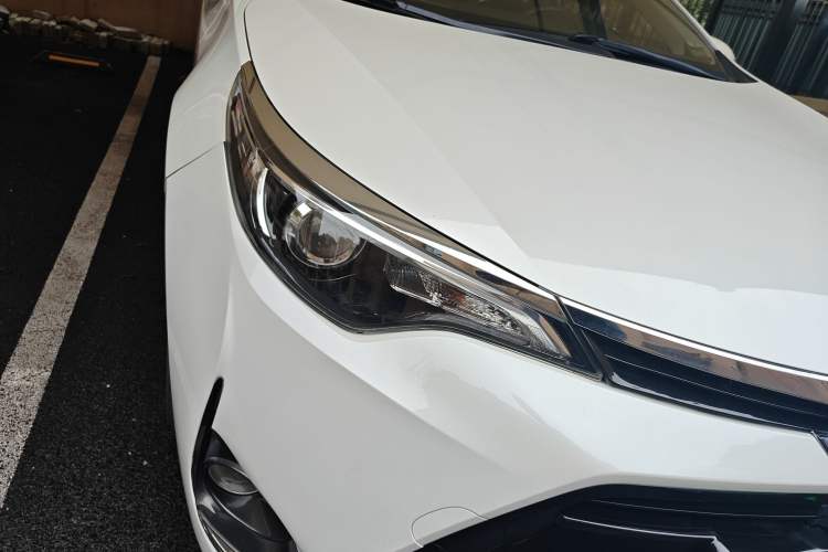 Used Toyota Levin 2017 Revised Version 185T CVT Elite Edition China VI Standard Right Front Headlight