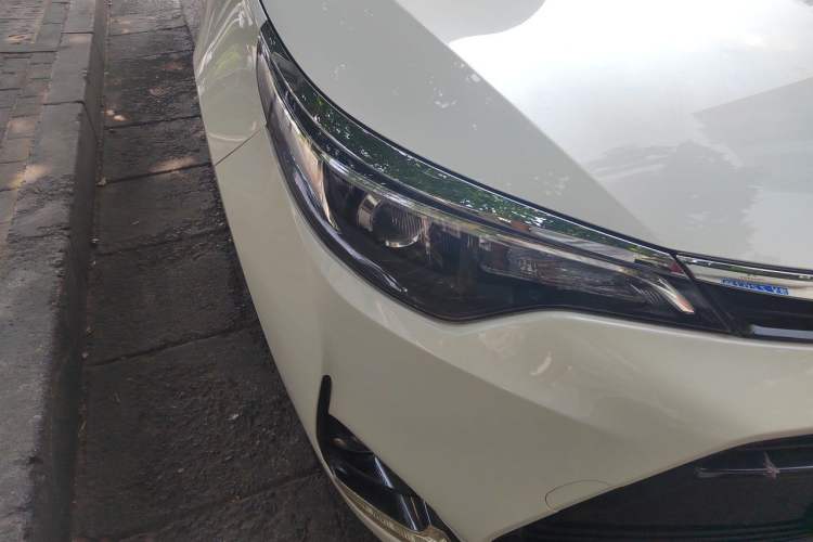 Used Toyota Levin 2017 Revised 185T CVT Elite Edition China V Standard Right Front Headlight