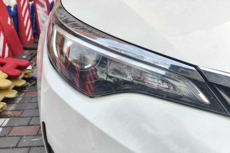 Used Toyota Levin 2017 Revised 185T CVT Elite Edition China V Standard Right Front Headlight