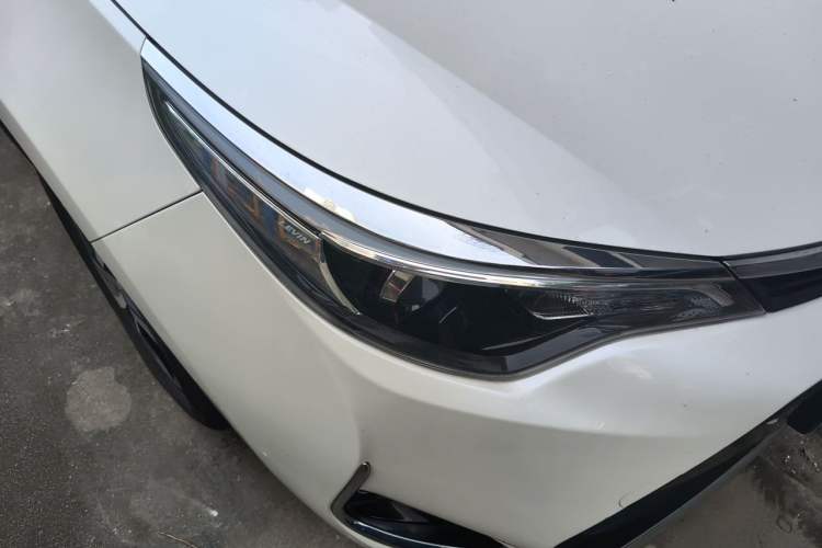 Used Toyota Levin 2017 Revised Version 185T CVT Elite Edition China VI Standard Right Front Headlight