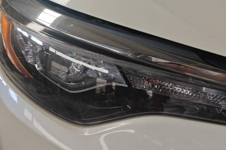 Used Toyota Levin 2017 Revised 185T CVT Leading Edition China V Standard Right Front Headlight