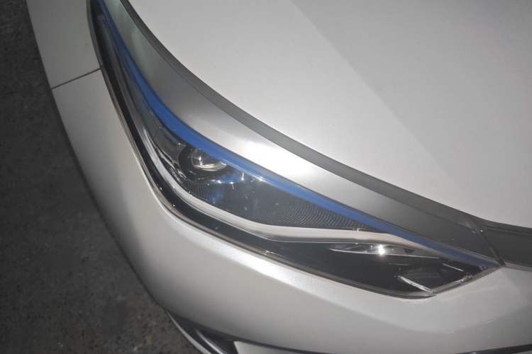 Used Toyota Levin 2017 Revised Dual-Engine 1.8H GS E-CVT Elite Sunroof Version China V Standard Right Front Headlight