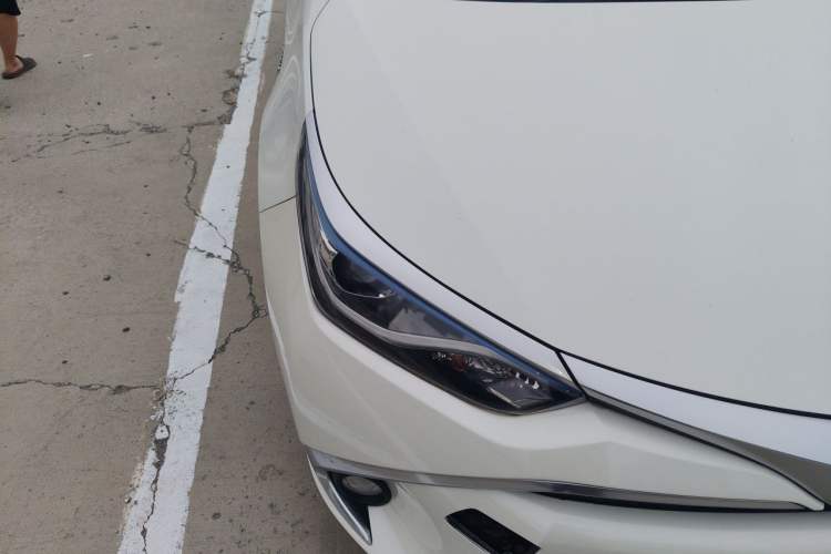 Used Toyota Levin 2017 Revised Dual-Engine 1.8H GS E-CVT Elite Sunroof Version China V Standard Right Front Headlight