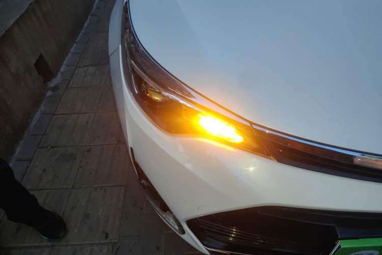 Used Toyota Levin 2017 Revised 185T CVT Elite Edition China V Standard Right Front Headlight