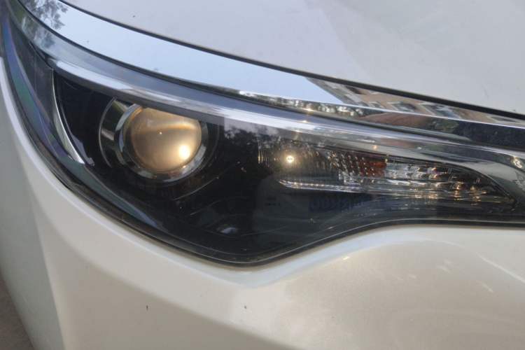 Used Toyota Levin 2017 Revised 185T CVT Elite Edition China V Standard Right Front Headlight