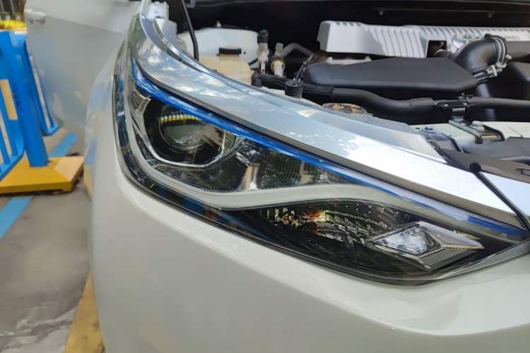 Used Toyota Levin 2017 Revised Dual-Engine 1.8H GS E-CVT Elite Sunroof Version China V Standard Right Front Headlight