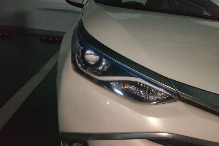 Used Toyota Levin 2017 Revised Dual-Engine 1.8H GS E-CVT Elite Sunroof Version China V Standard Right Front Headlight