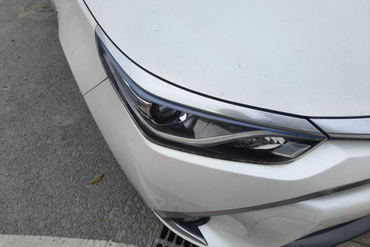 Used Toyota Levin 2017 Revised Dual-Engine 1.8H GS E-CVT Elite Sunroof Version China V Standard Right Front Headlight