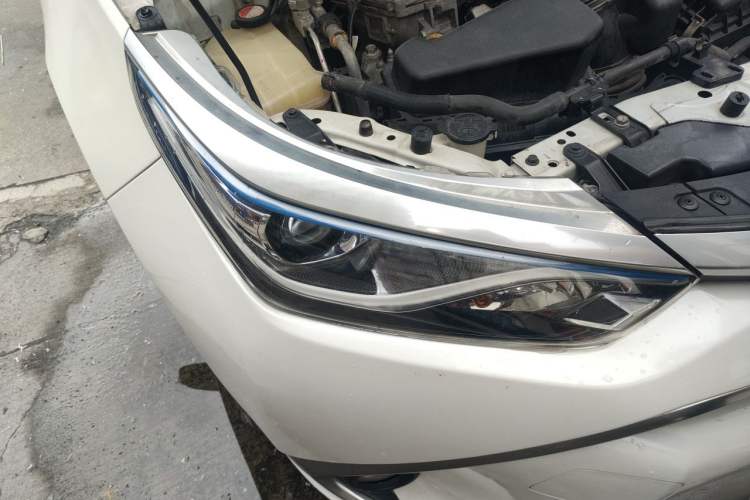 Used Toyota Levin 2017 Revised Dual-Engine 1.8H GS E-CVT Elite Sunroof Version China V Standard Right Front Headlight