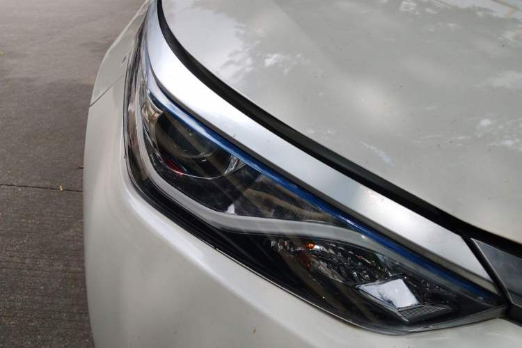 Used Toyota Levin 2017 Revised Dual-Engine 1.8H GS E-CVT Elite Sunroof Version China V Standard Right Front Headlight