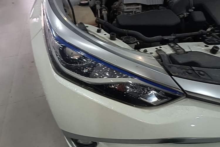 Used Toyota Levin 2017 Revised Dual-Engine 1.8H GS E-CVT Elite Sunroof Version China V Standard Right Front Headlight