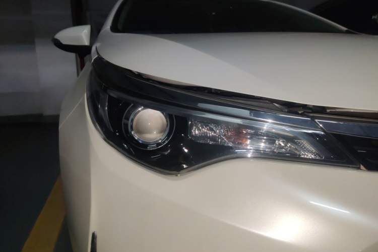 Used Toyota Levin 2017 Revised Version 185T CVT Elite Edition China VI Standard Right Front Headlight