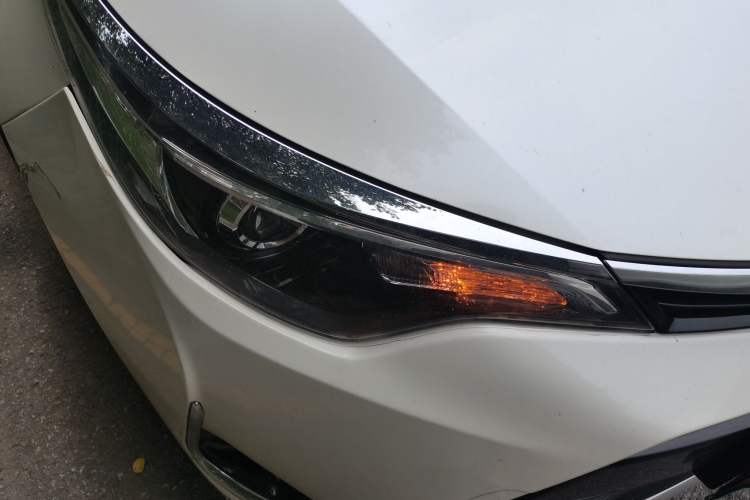 Used Toyota Levin 2017 Revised 185T CVT Elite Edition China V Standard Right Front Headlight