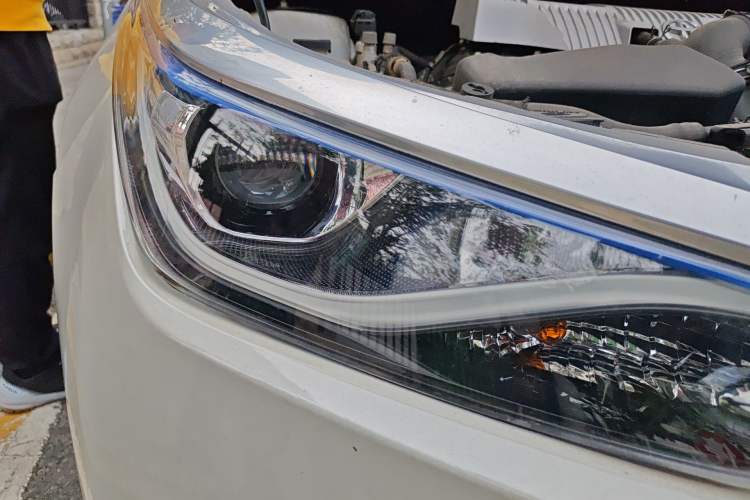 Used Toyota Levin 2017 Revised Dual-Engine 1.8H GS E-CVT Elite Sunroof Version China V Standard Right Front Headlight