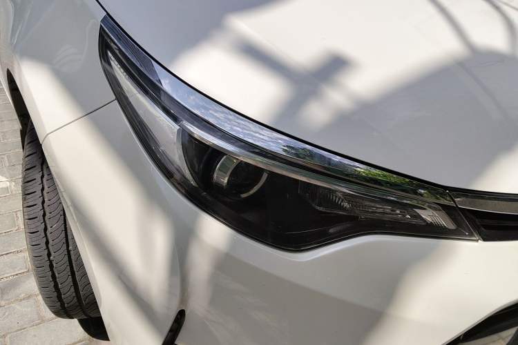 Used Toyota Levin 2017 Revised Version 185T CVT Elite Edition China VI Standard Right Front Headlight