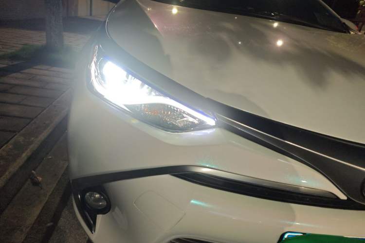 Used Toyota Levin 2017 Revised Dual-Engine 1.8H V E-CVT Luxury Edition China V Standard Right Front Headlight