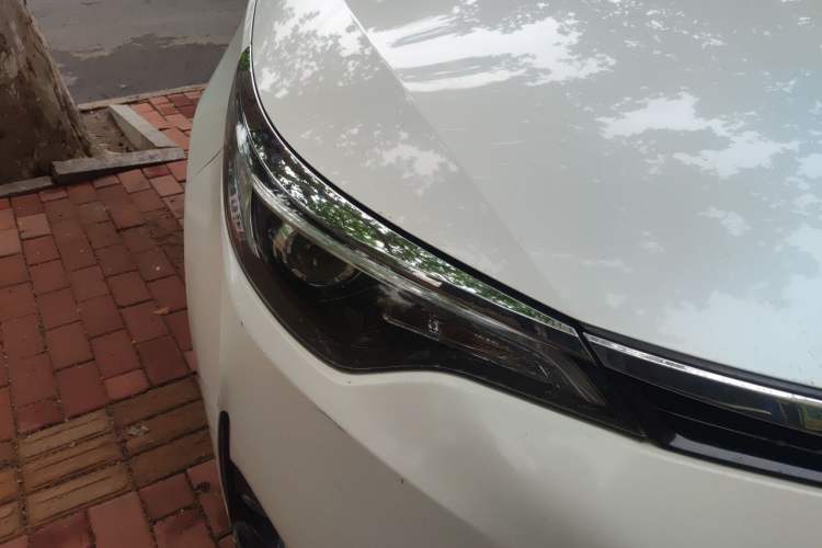 Used Toyota Levin 2017 Revised 185T CVT Elite Edition China V Standard Right Front Headlight