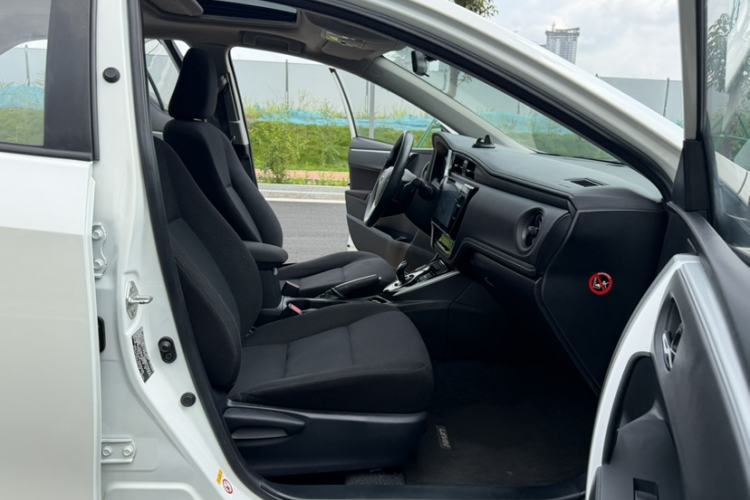 Used Toyota Levin 2017 Revised Dual-Engine 1.8H GS E-CVT Elite Sunroof Version China V Standard Right Front Seat