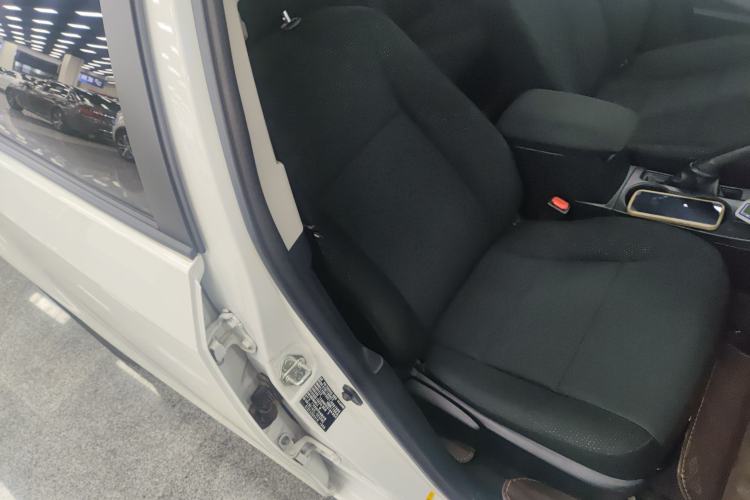 Used Toyota Levin 2017 Revised Dual-Engine 1.8H GS E-CVT Elite Sunroof Version China V Standard Right Front Seat
