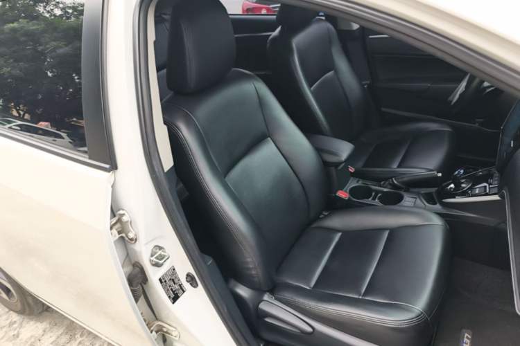 Used Toyota Levin 2017 Revised Dual-Engine 1.8H GS E-CVT Elite Sunroof Version China V Standard Right Front Seat