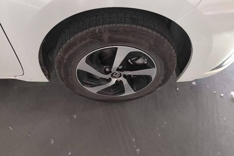 Used Toyota Levin 2017 Revised Dual-Engine 1.8H GS E-CVT Elite Sunroof Version China V Standard Right Front Wheel Hub