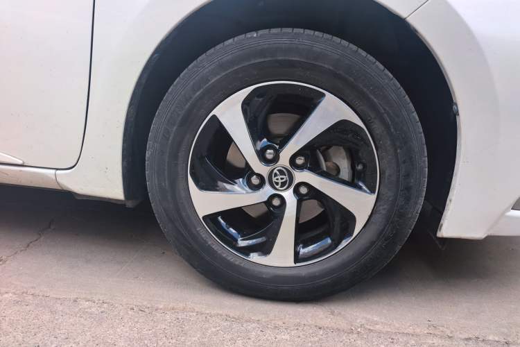 Used Toyota Levin 2017 Revised Dual-Engine 1.8H GS E-CVT Elite Sunroof Version China V Standard Right Front Wheel Hub