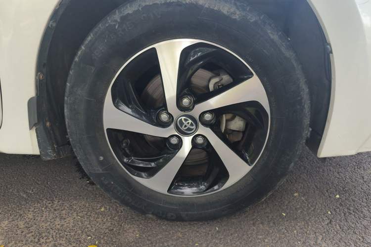 Used Toyota Levin 2017 Revised Dual-Engine 1.8H GS E-CVT Elite Sunroof Version China V Standard Right Front Wheel Hub