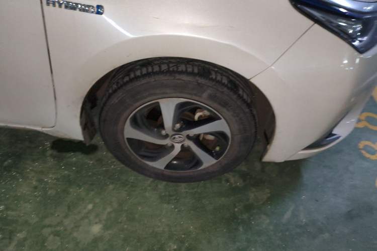 Used Toyota Levin 2017 Revised Dual-Engine 1.8H GS E-CVT Elite Sunroof Version China V Standard Right Front Wheel Hub