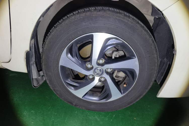 Used Toyota Levin 2017 Revised 185T CVT Elite Edition China V Standard Right Front Wheel Hub