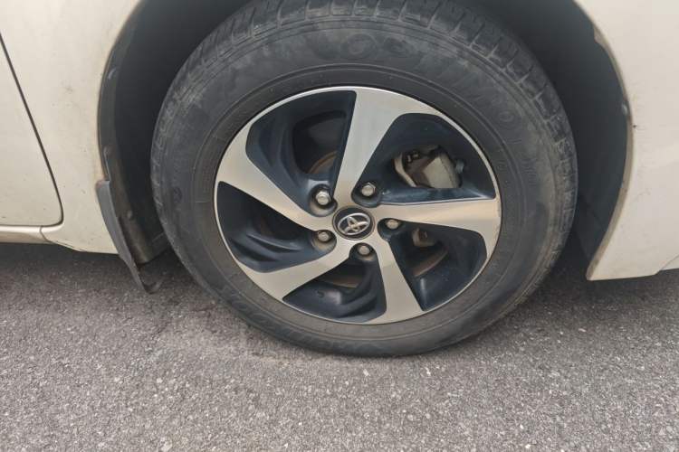 Used Toyota Levin 2017 Revised Dual-Engine 1.8H GS E-CVT Elite Sunroof Version China V Standard Right Front Wheel Hub
