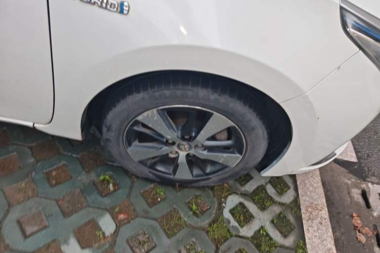Used Toyota Levin 2017 Revised Dual-Engine 1.8H GS-L E-CVT Leading Edition China V Standard Right Front Wheel Hub